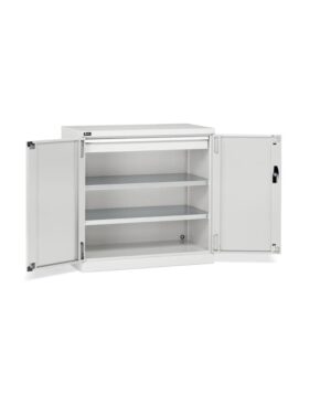 Armadio con porte a battente