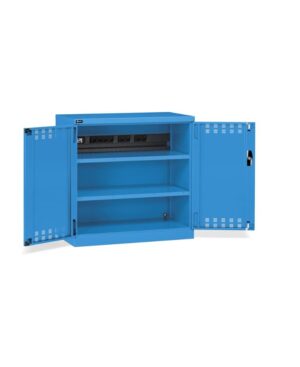 Armadio con porte a battente fessurate