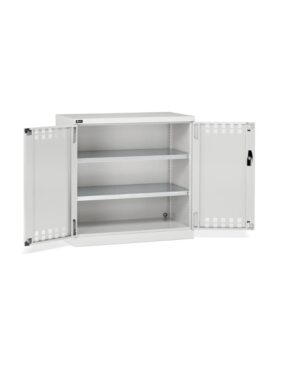 Armadio con porte a battente fessurate