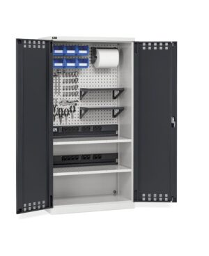 Armadio con porte a battente fessurate