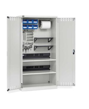 Armadio con porte a battente fessurate