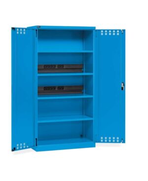 Armadio con porte a battente fessurate