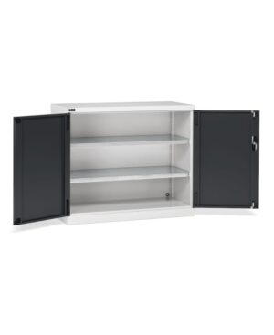 Armadio con porte a battente