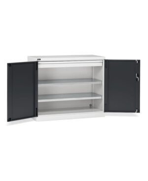 Armadio con porte a battente