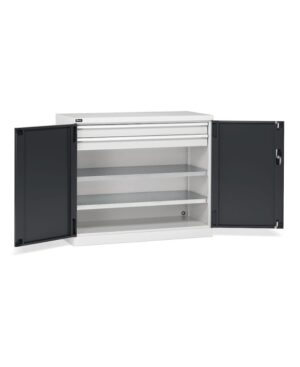 Armadio con porte a battente