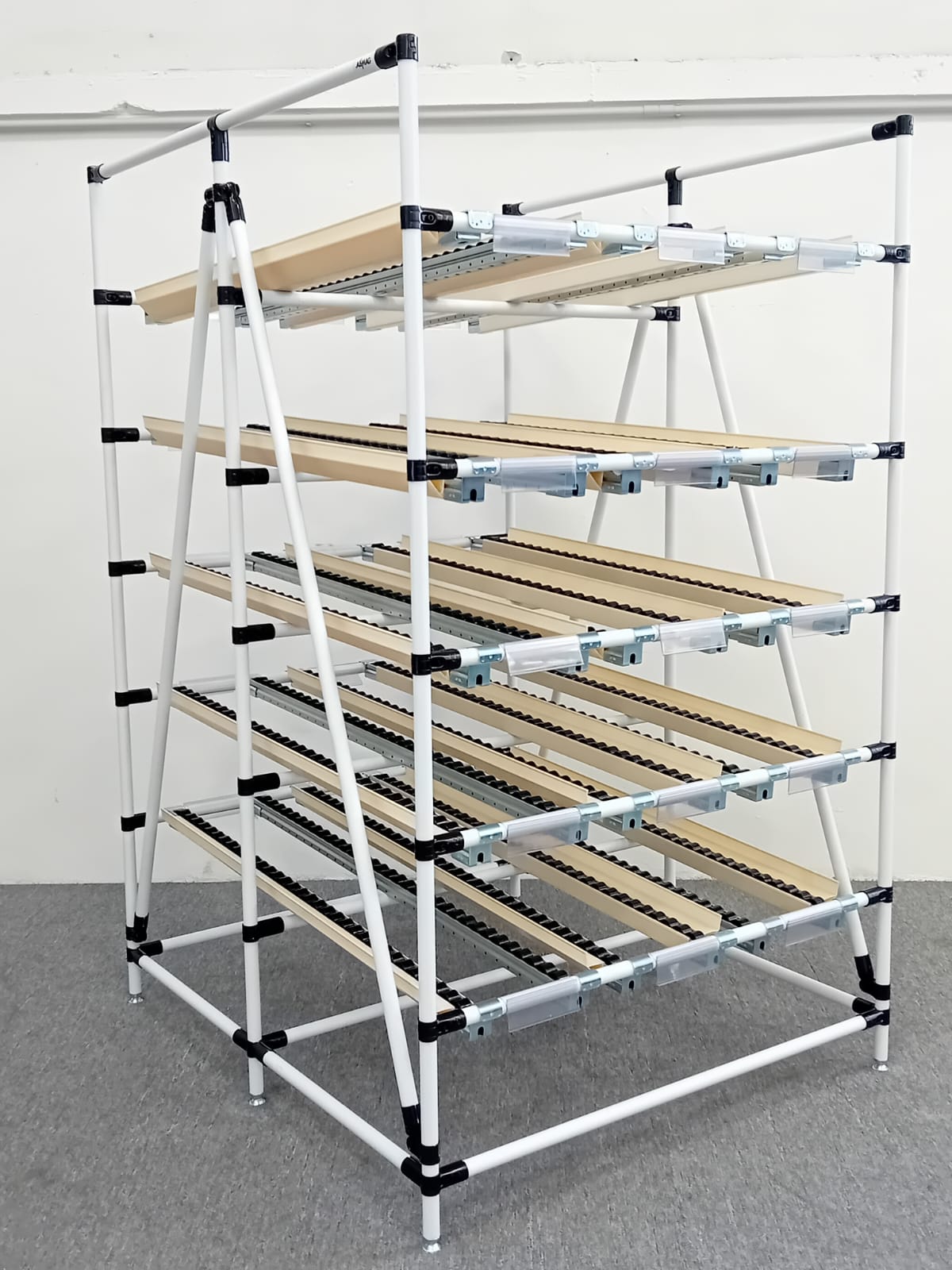 Scaffale FIFO a gravità 